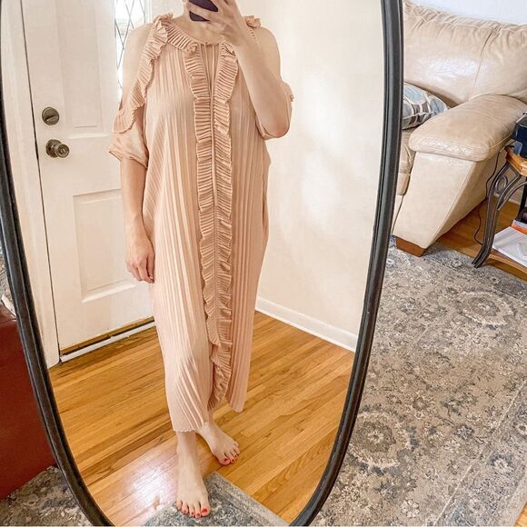 Delfi Collective Monica Pleated Cold Shoulder Midi Dress - Picture 8 of 8